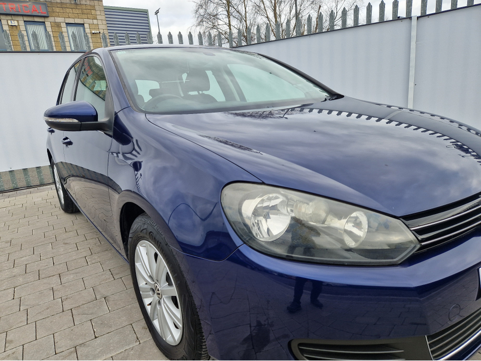 2012 Volkswagen Golf - image 2