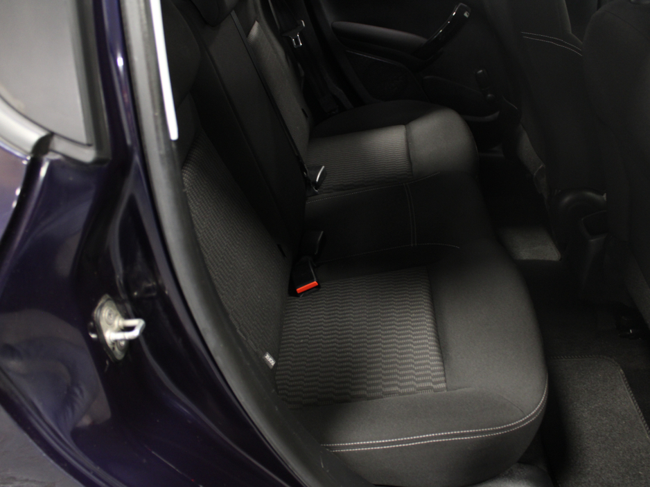 2018 Peugeot 208 - image 27