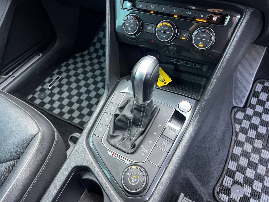 2018 Volkswagen Tiguan - image 11