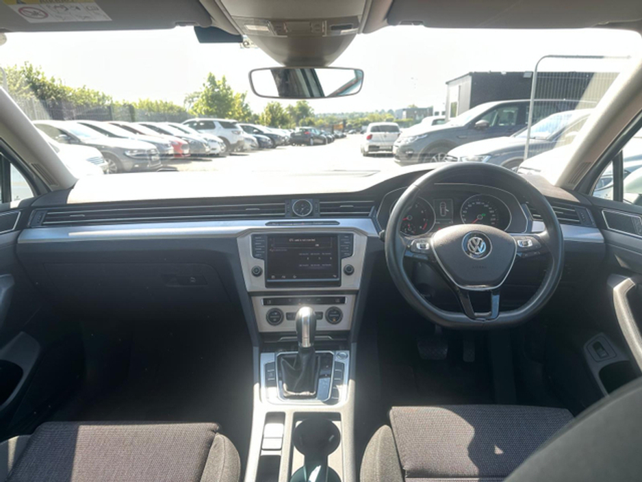 2016 Volkswagen Passat - image 15