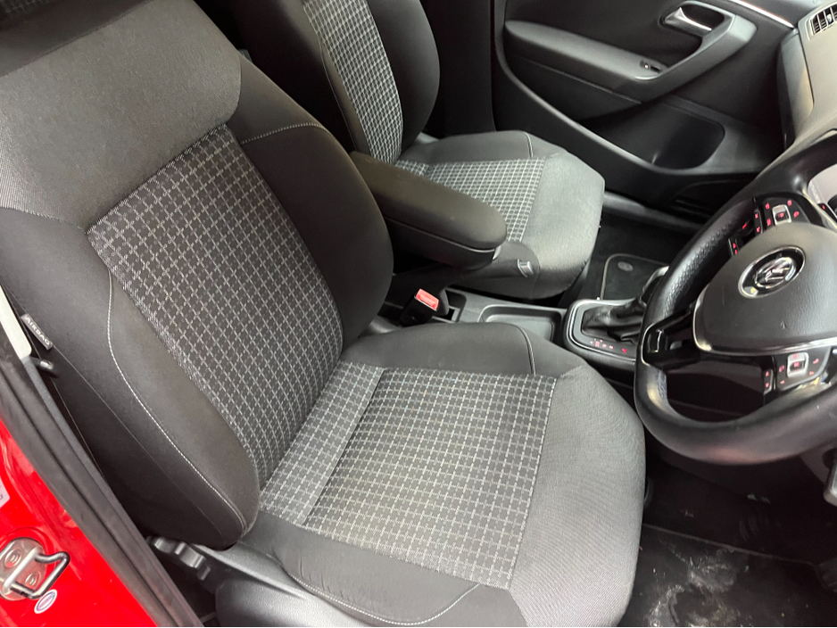 2014 Volkswagen Polo - image 10