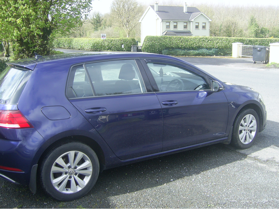 2018 Volkswagen Golf - image 9