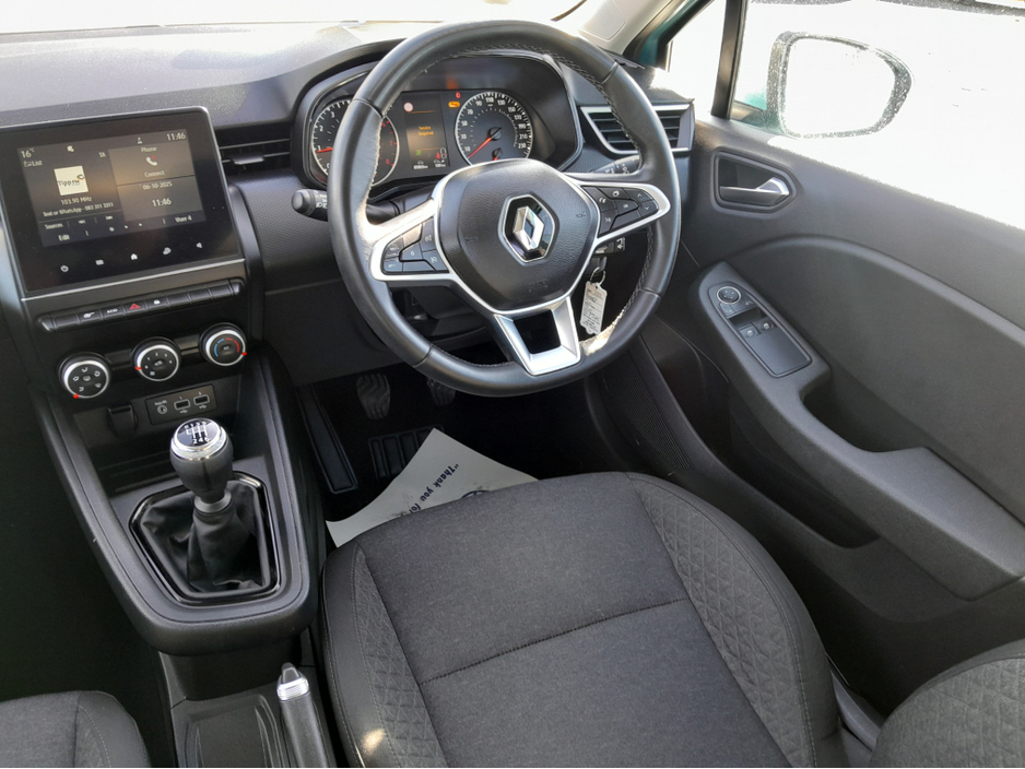 2022 Renault Clio - image 14