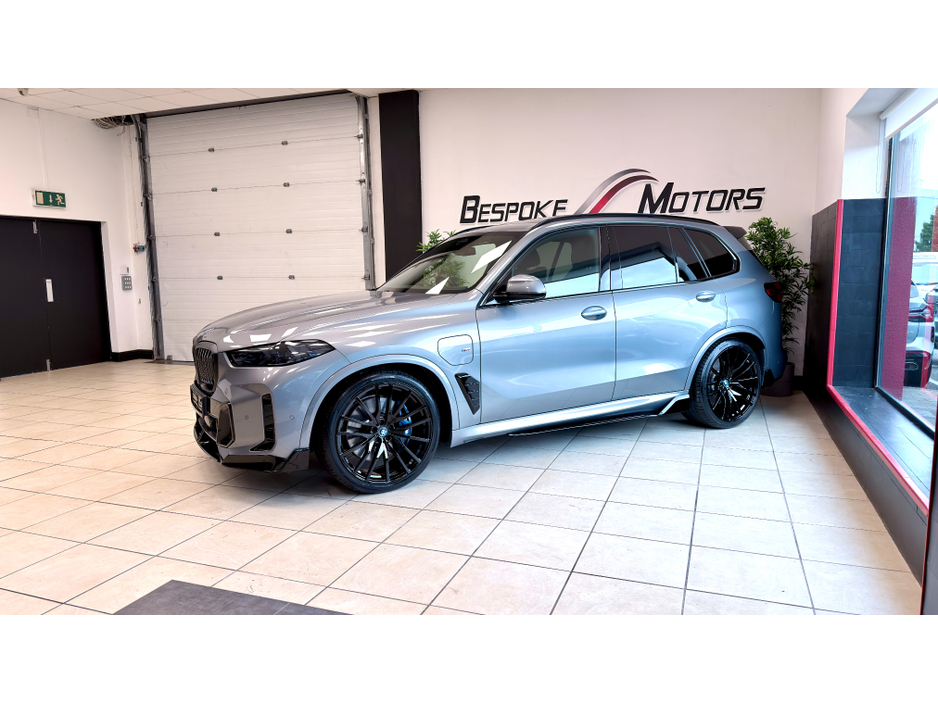 2025 BMW X5 - image 13