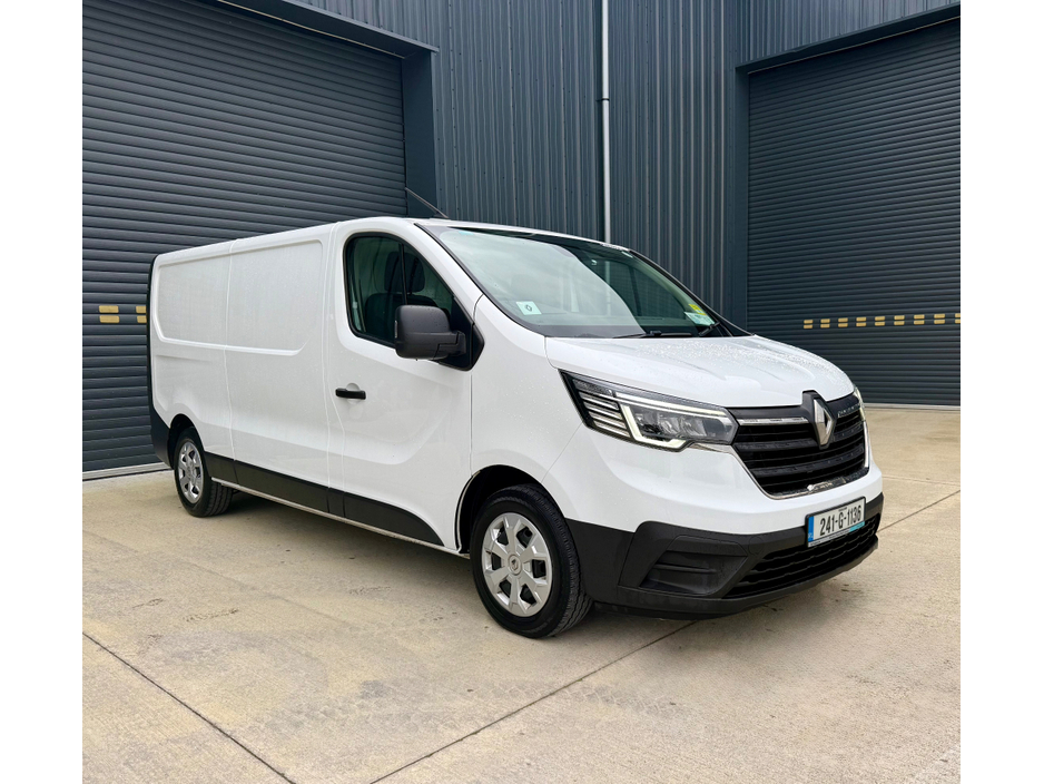2024 Renault Trafic - image 5