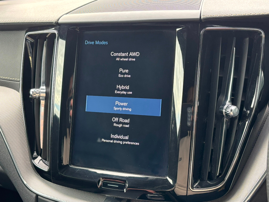 2018 Volvo XC60 T8 R-Design Pro AWD 320BHP €26,995