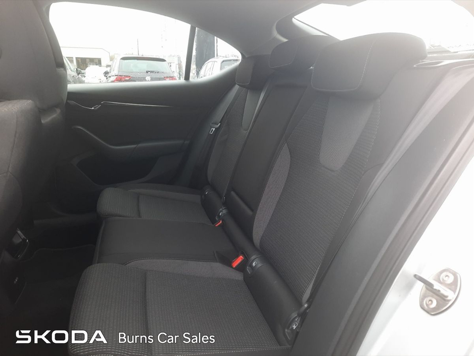 2021 Skoda Octavia - image 7