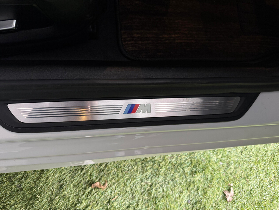 2019 BMW 5 Series - image 28