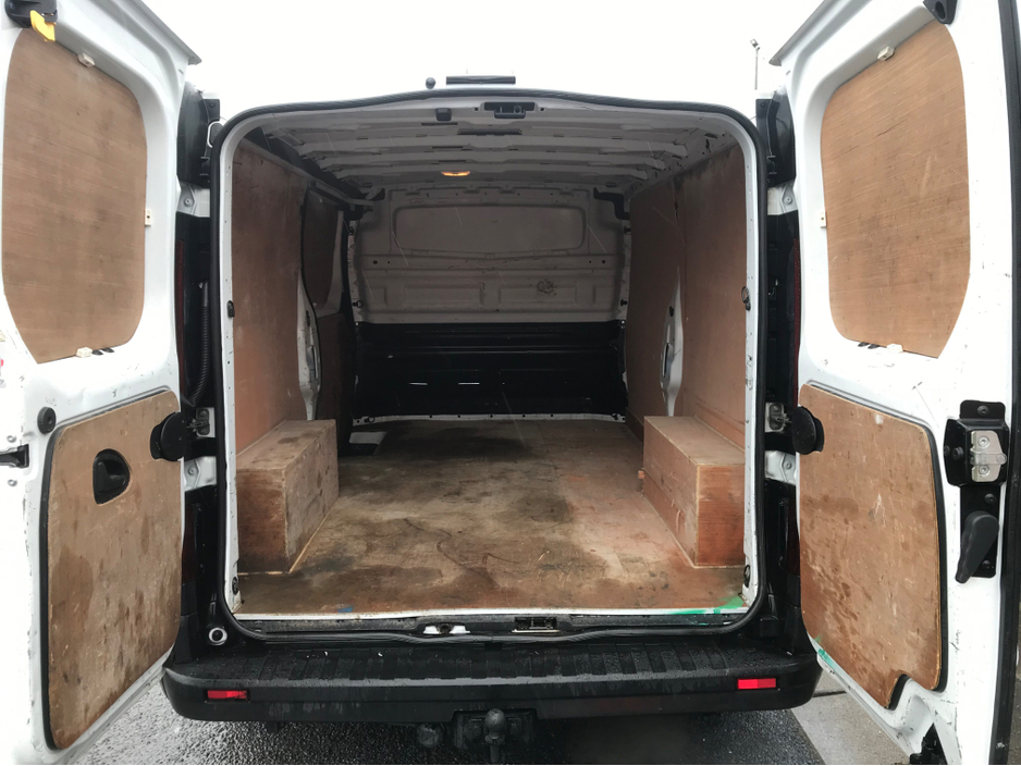 2021 Renault Trafic - image 22
