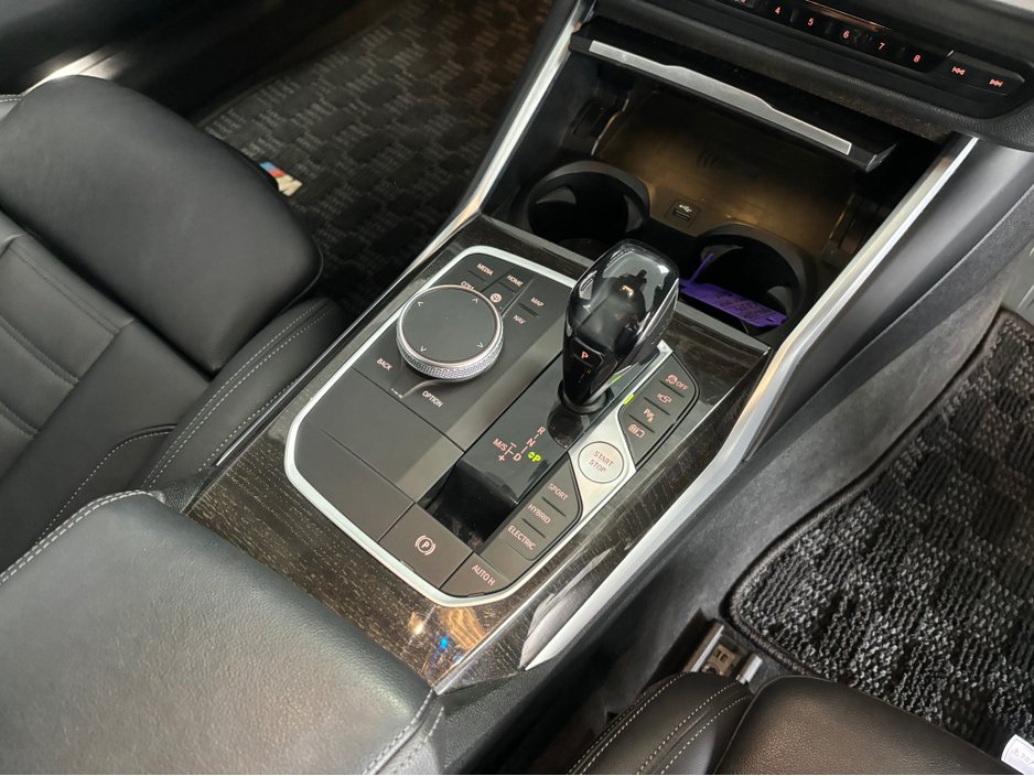 2020 BMW 3 Series - image 12