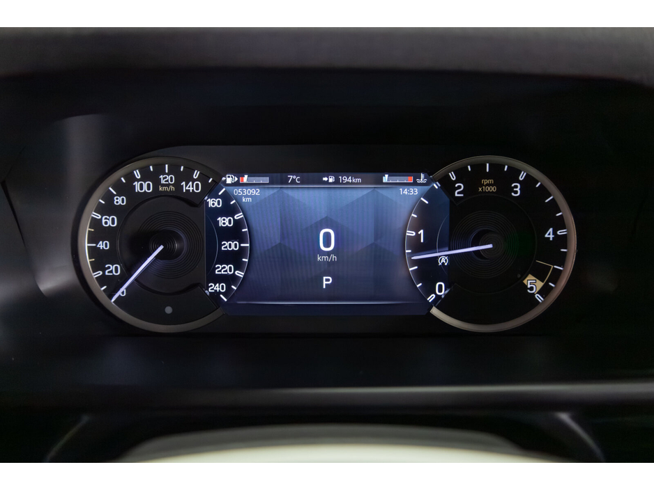 2022 Land Rover Defender - image 15