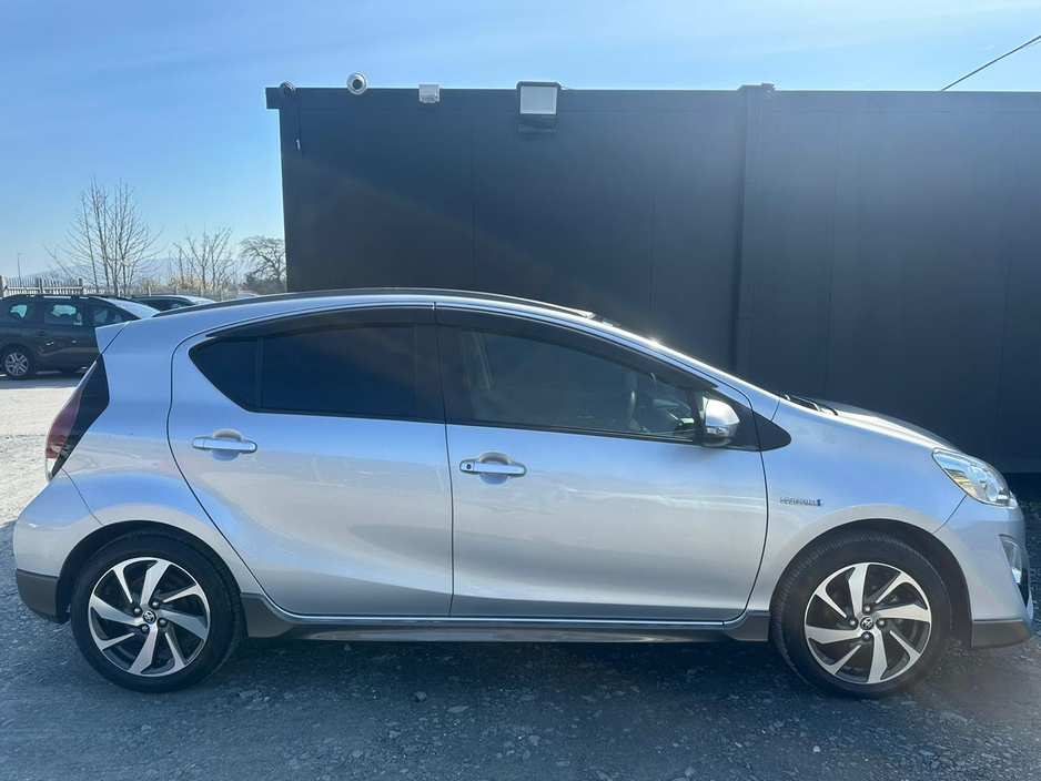 2015 Toyota Aqua - image 5