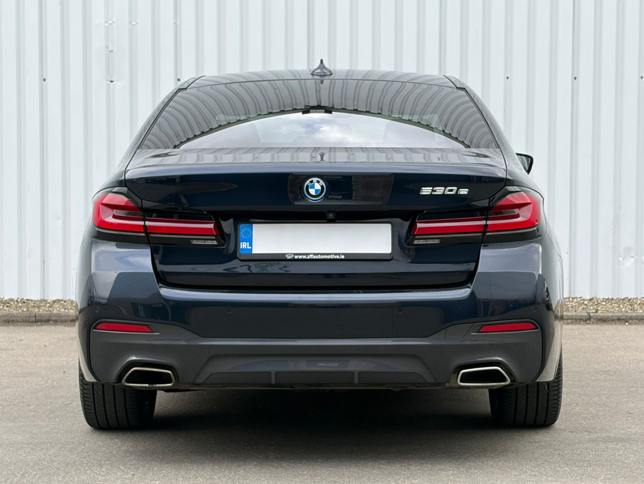 2022 BMW 5 Series - image 6