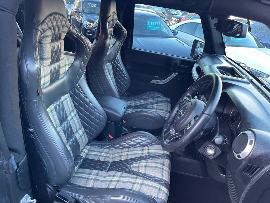 2015 Jeep Wrangler - image 31