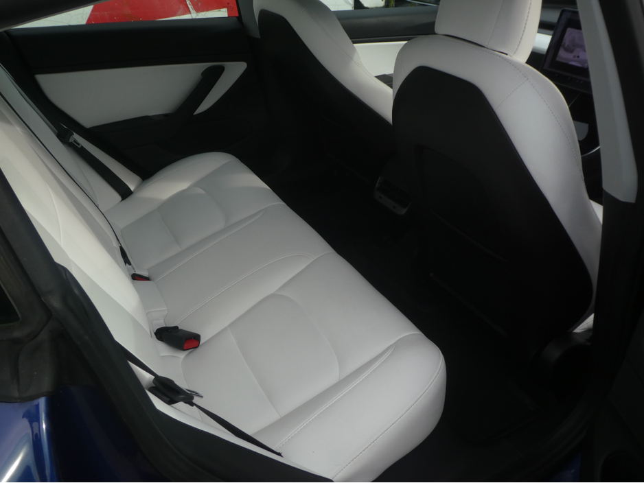 2020 Tesla Model 3 - image 8