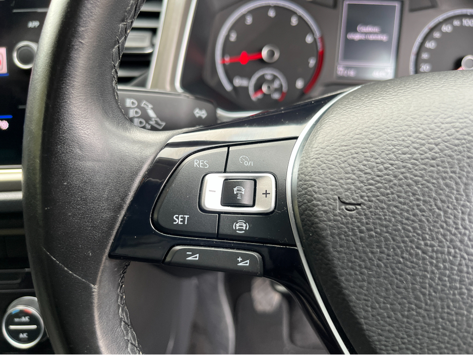 2021 Volkswagen T-Roc - image 21