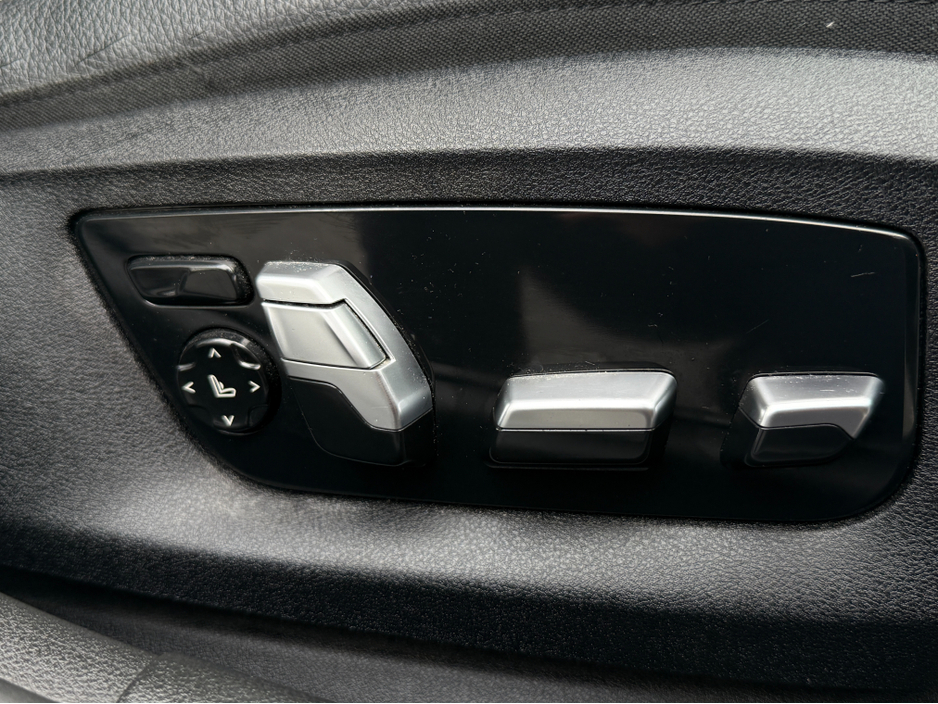 2017 BMW 5 Series - image 22