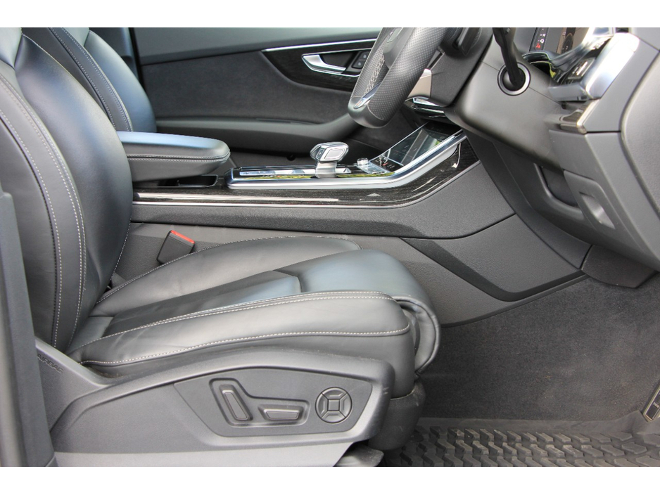 2023 Audi Q8 - image 11