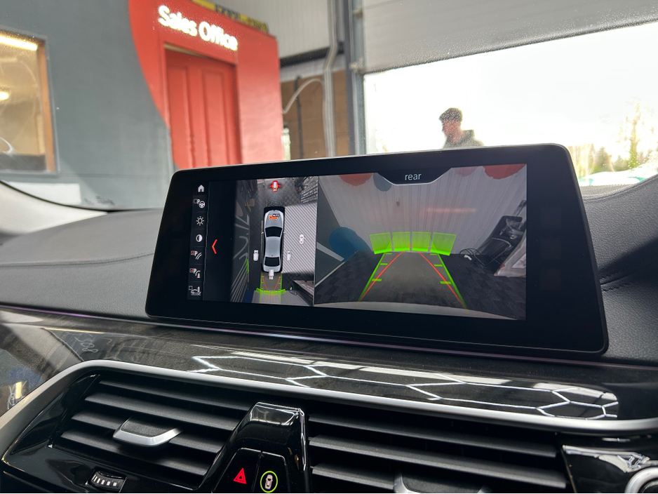 2017 BMW 5 Series - image 7