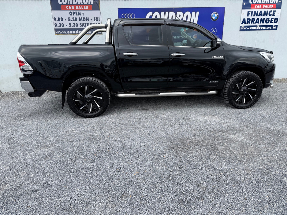 2016 Toyota Hilux - image 11