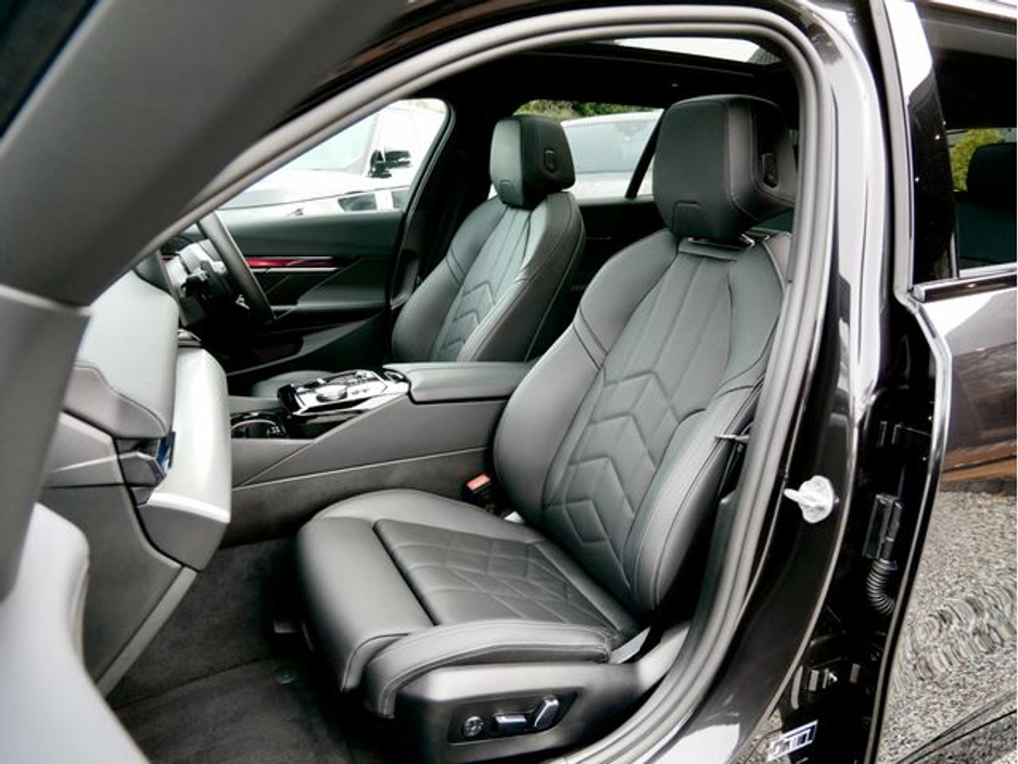 2025 BMW 5 Series - image 16