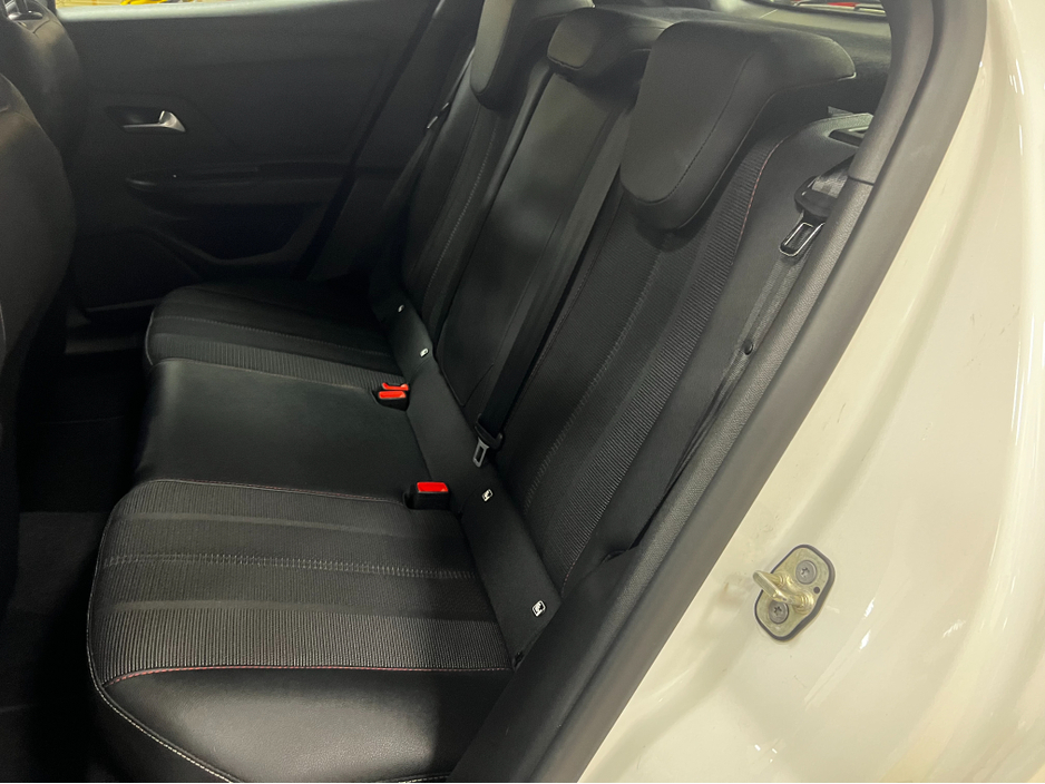 2023 Opel Mokka - image 8