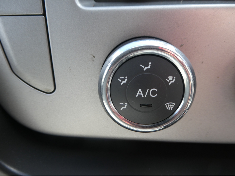 2016 LDV V80 - image 20