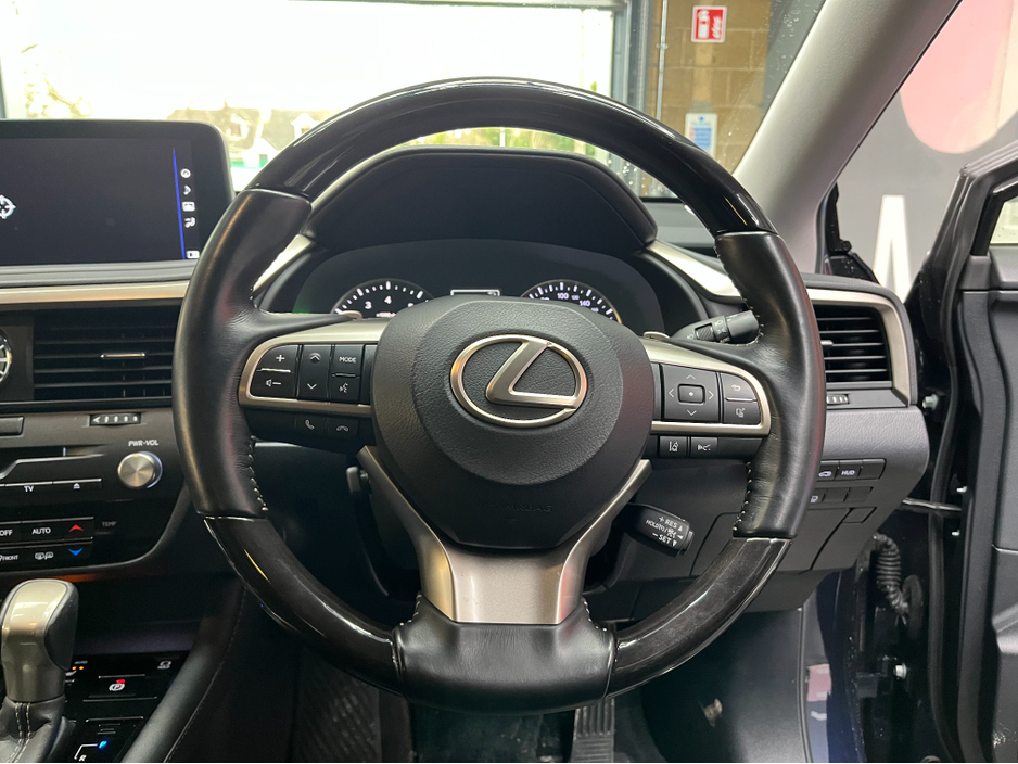 2020 Lexus RX 450hL - image 10