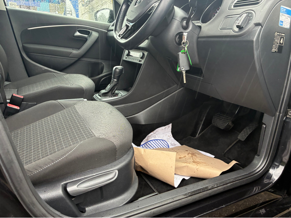 2015 Volkswagen Polo - image 10