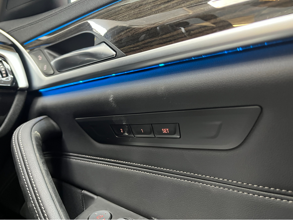 2020 BMW 5 Series - image 12