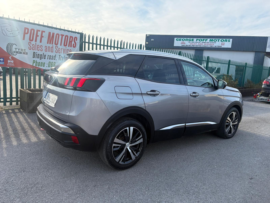 2019 Peugeot 3008 - image 4