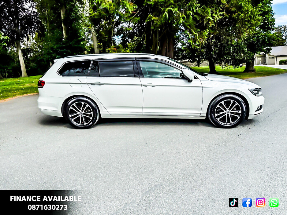 2016 Volkswagen Passat - image 4