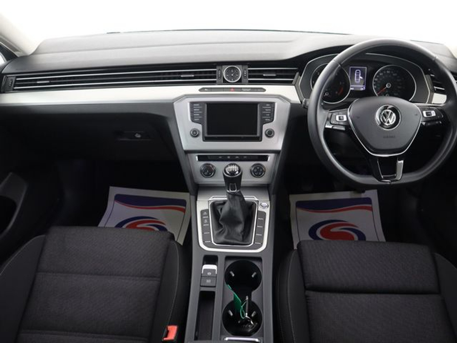 2016 Volkswagen Passat - image 14