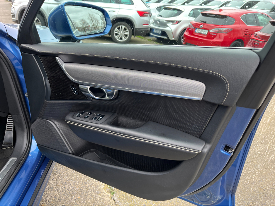 2019 Volvo V90 - image 15