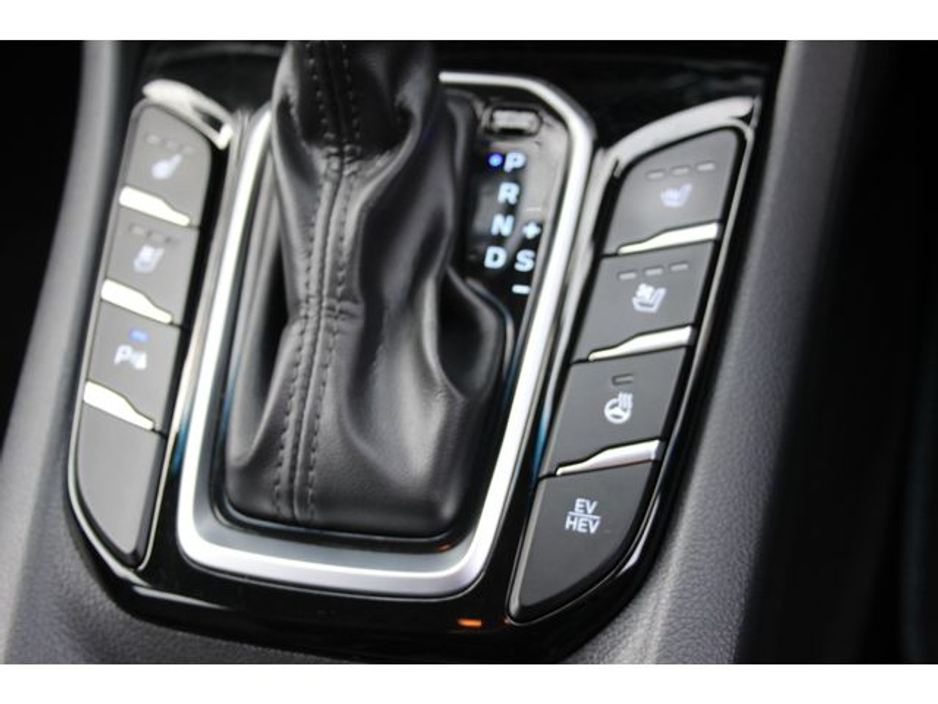 2018 Hyundai Ioniq PREMIUM SE Plug In hybrid €15,950