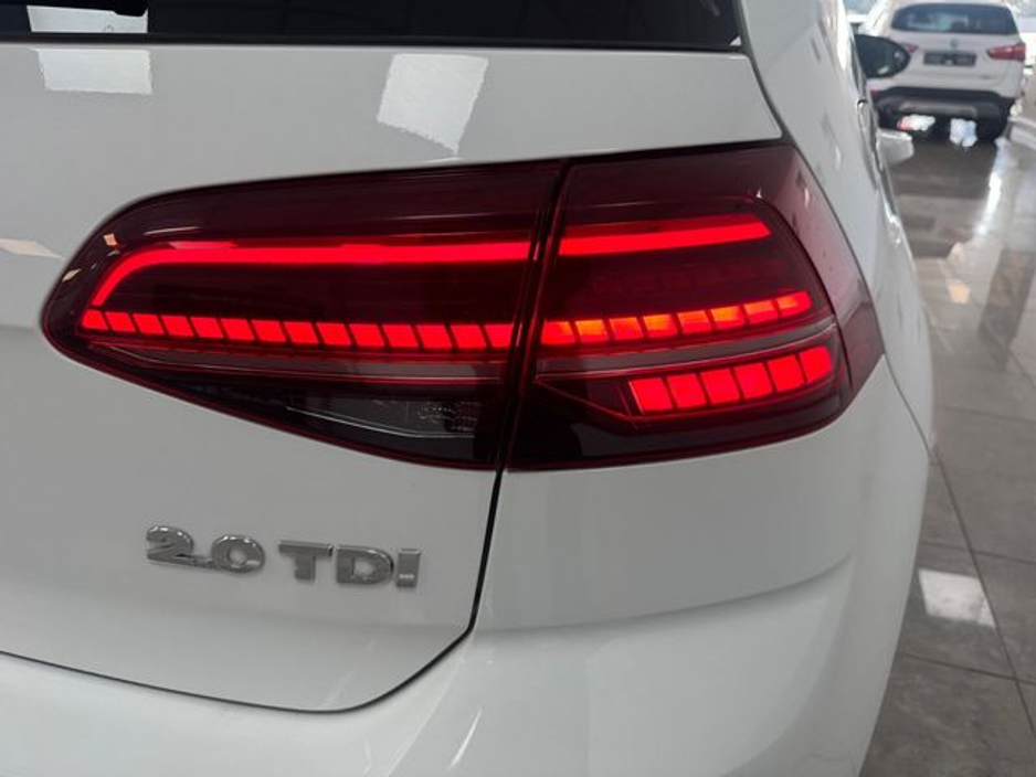 2019 Volkswagen Golf - image 19