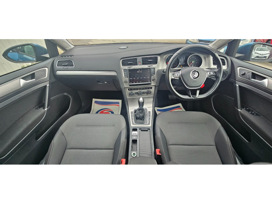 2015 Volkswagen Golf - image 23