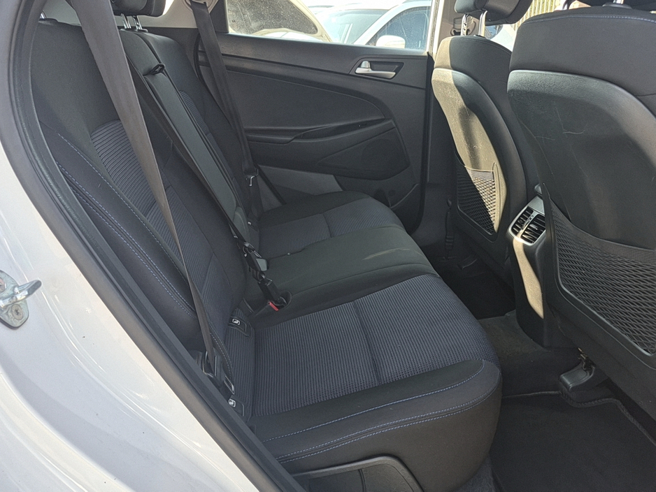 2017 Hyundai Tucson - image 32