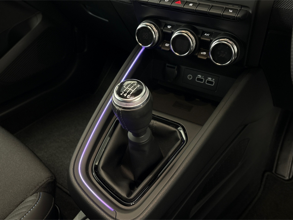 2025 Renault Clio ESPRIT ALPINE TCE90**HEATED MULTIFUNCTIONAL STEERING WHEEL**HEATED HALF LEATHER SPORT SEATS**DIGITAL DASH**TOUCH SCREEN APPLE CAR PLAY**DRIVE MODES**17" BLACK ALLOYS**ISOFIX**FINANCE AVAILABLE