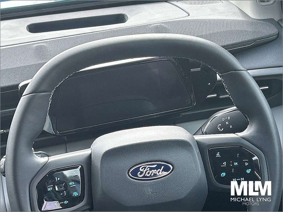 2025 Ford Explorer - image 15