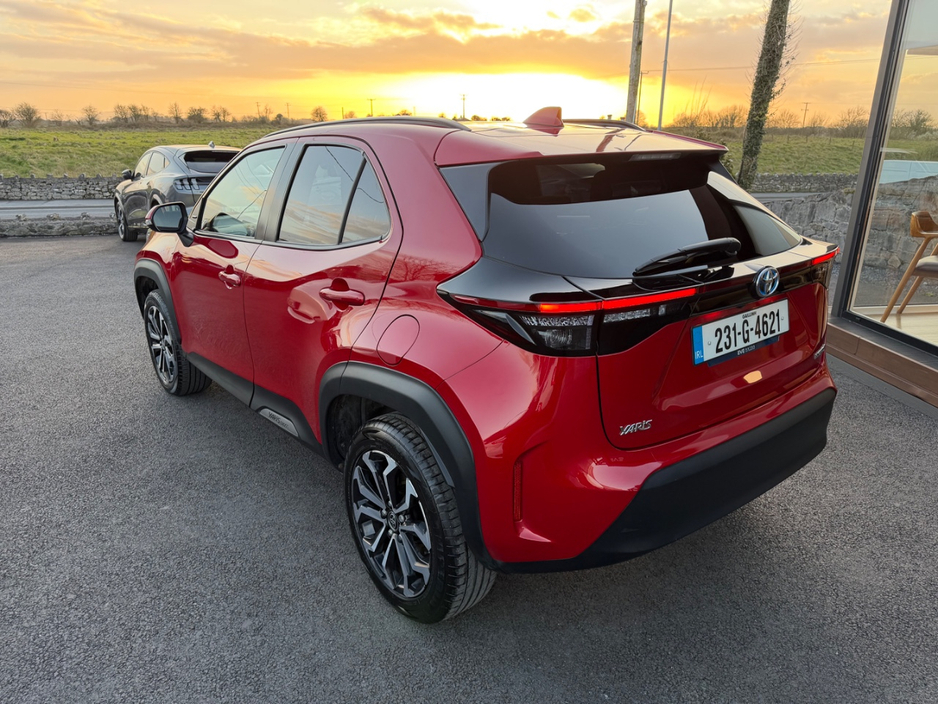 2023 Toyota Yaris Cross - image 8