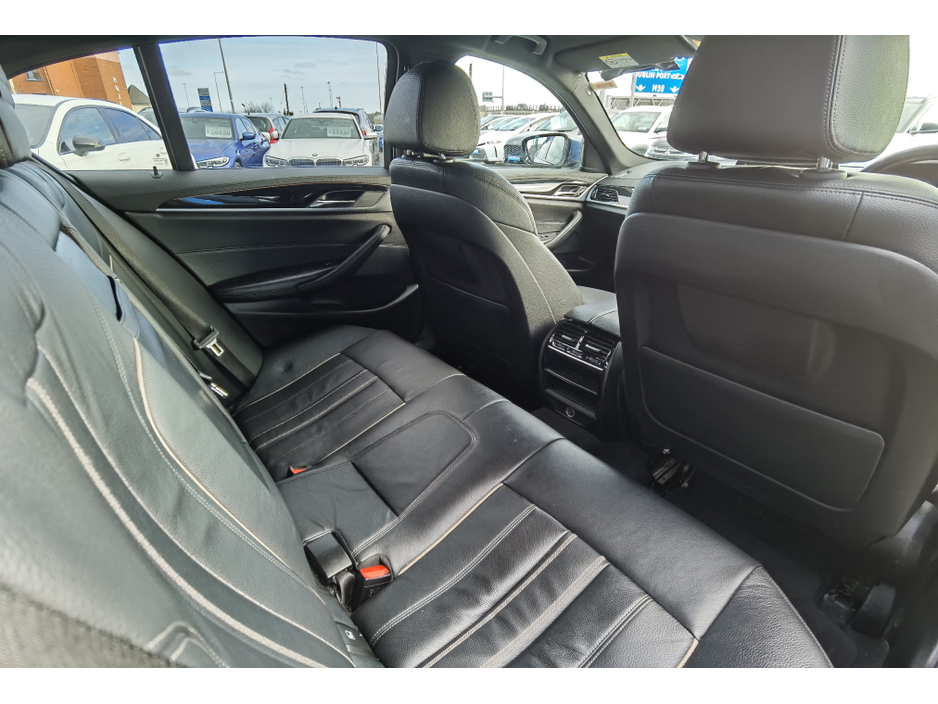 2017 BMW 5 Series - image 11