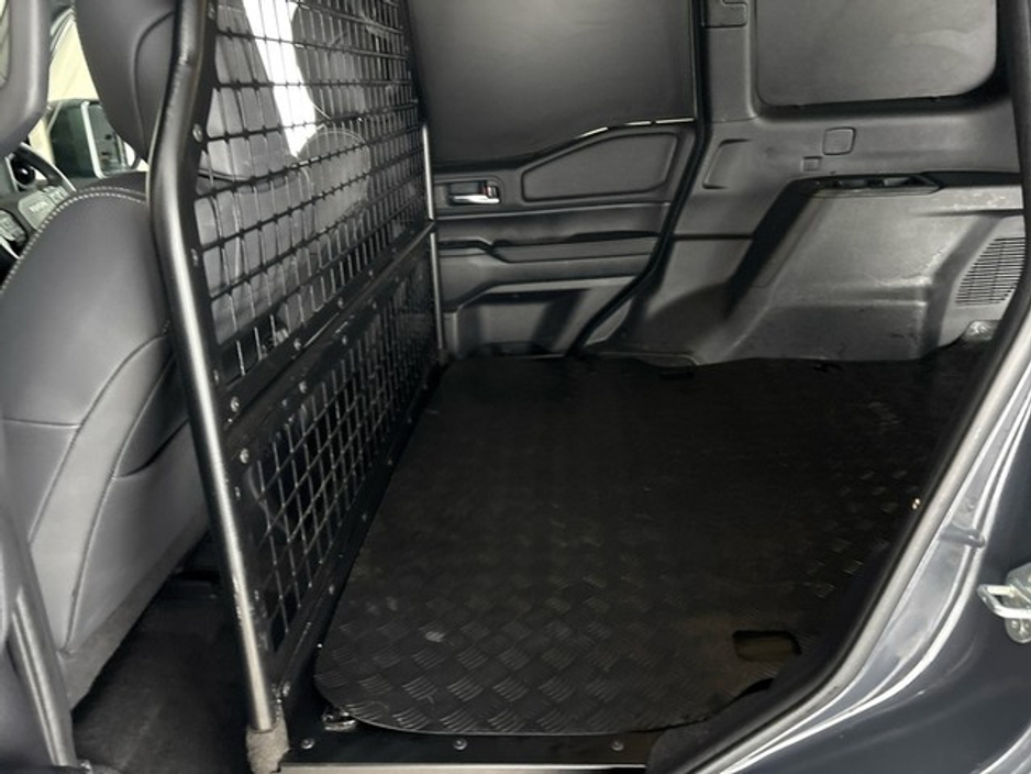 2025 Toyota Landcruiser - image 7