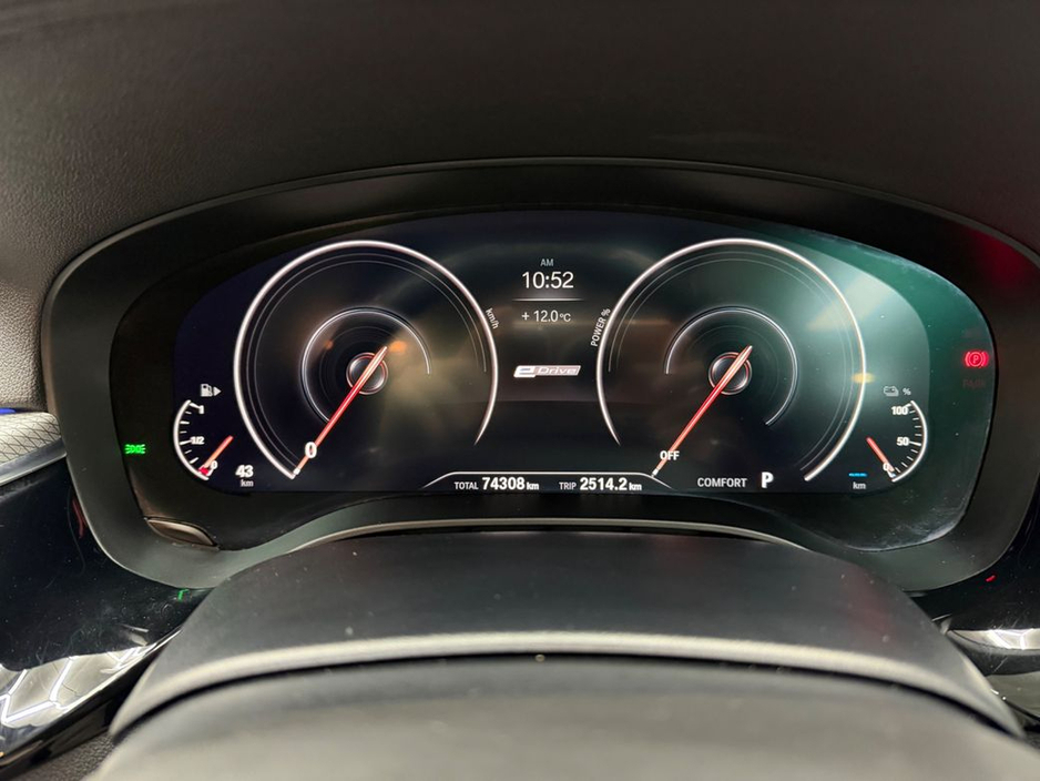 2019 BMW 5 Series - image 24