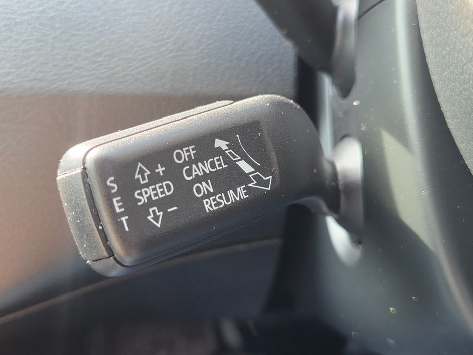 2014 Volkswagen Passat - image 14