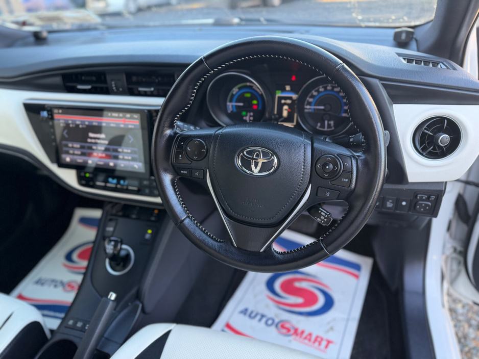 2016 Toyota Auris Hybrid €12,999