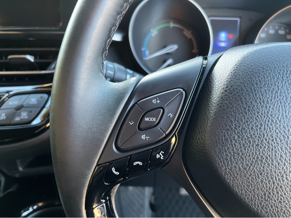 2017 Toyota C-HR SOL AUTOMATIC HYBRID 1.8 PETROL //HIGH SPEC//LOW MILES//REVERSE CAMERA//HALF LEATHER HEATED SEATS//KEYLESS ENTRY//ADAPTIVE CRUISE CONTROL// €18,950