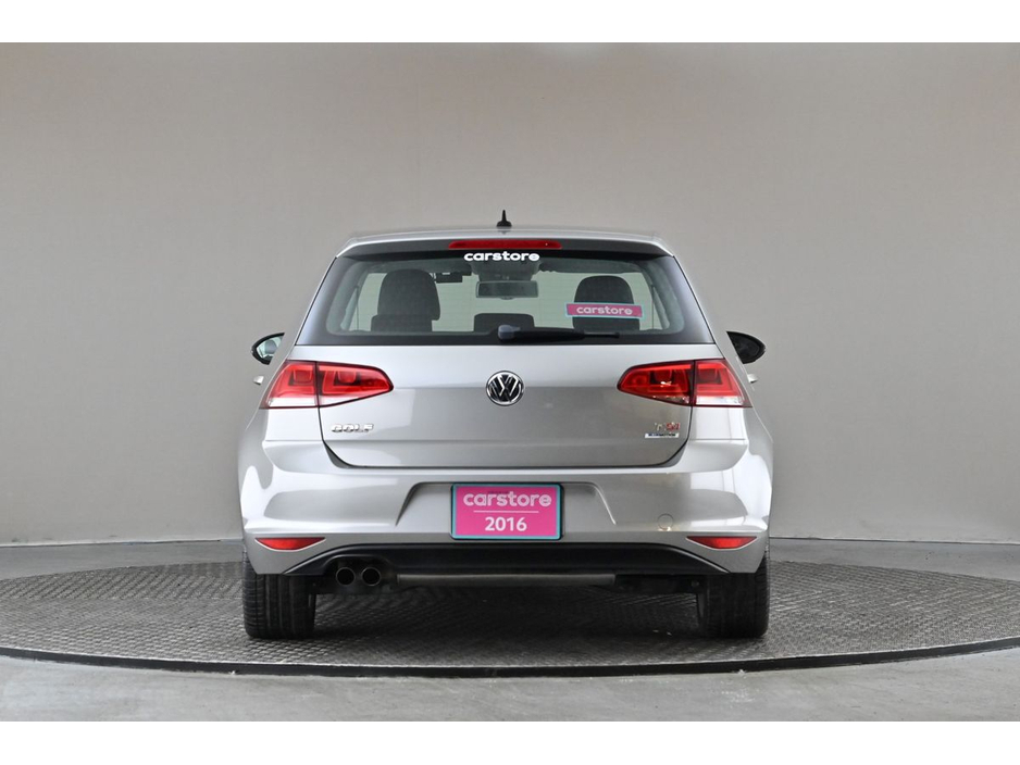 2016 Volkswagen Golf - image 8