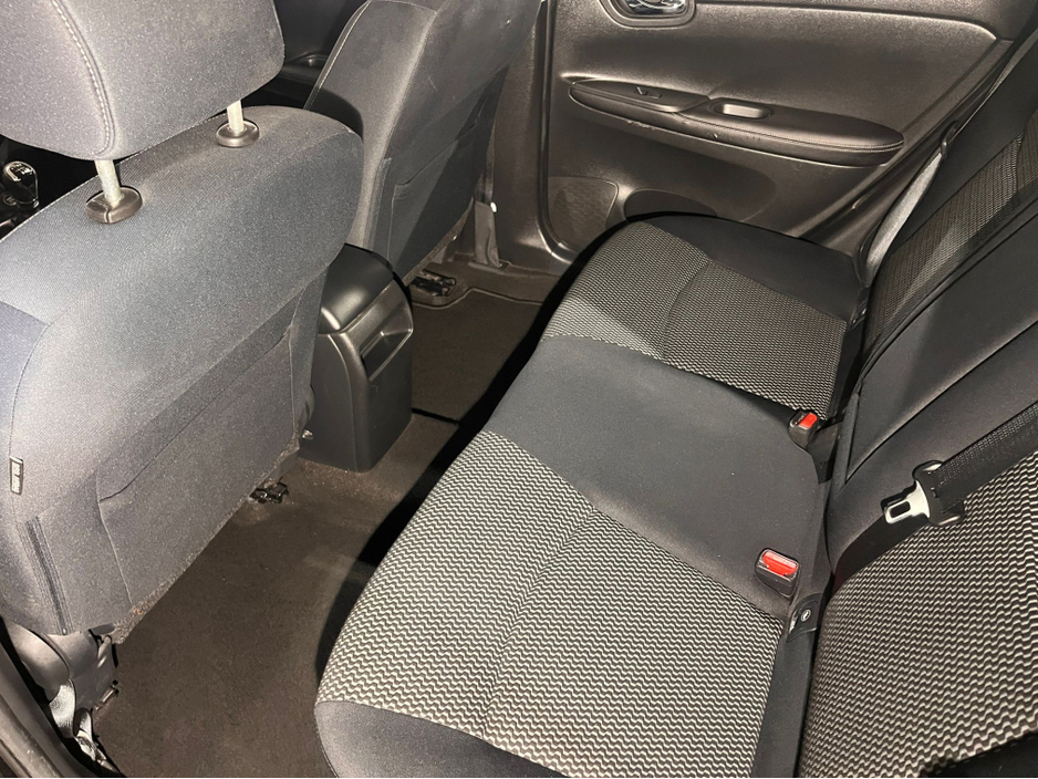 2015 Nissan Pulsar - image 16