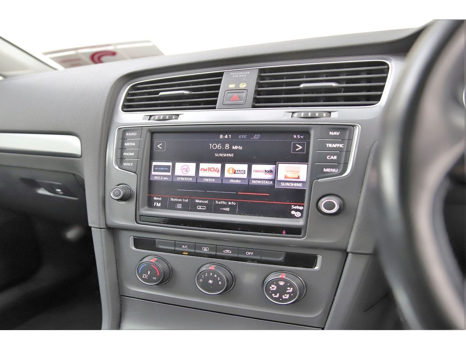 2016 Volkswagen Golf - image 21